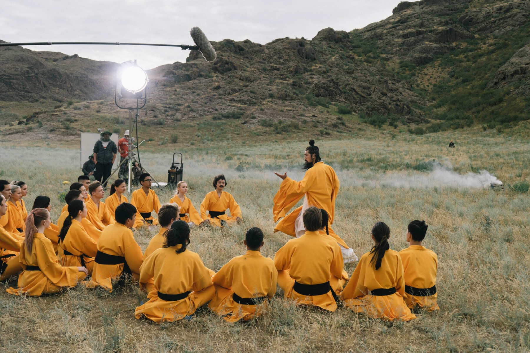 On set · 4:5